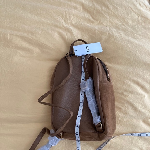 SOLD 🐑Ugg chestnut mini backpack🐑 - Picture 4 of 6